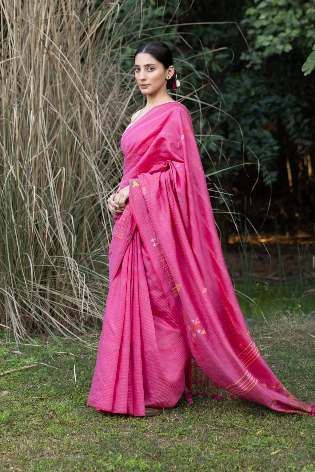 Sarron Gulabi-001 Saree, pink zari-striped silk-cotton Jamdani saree with peacock and tiger motifs.