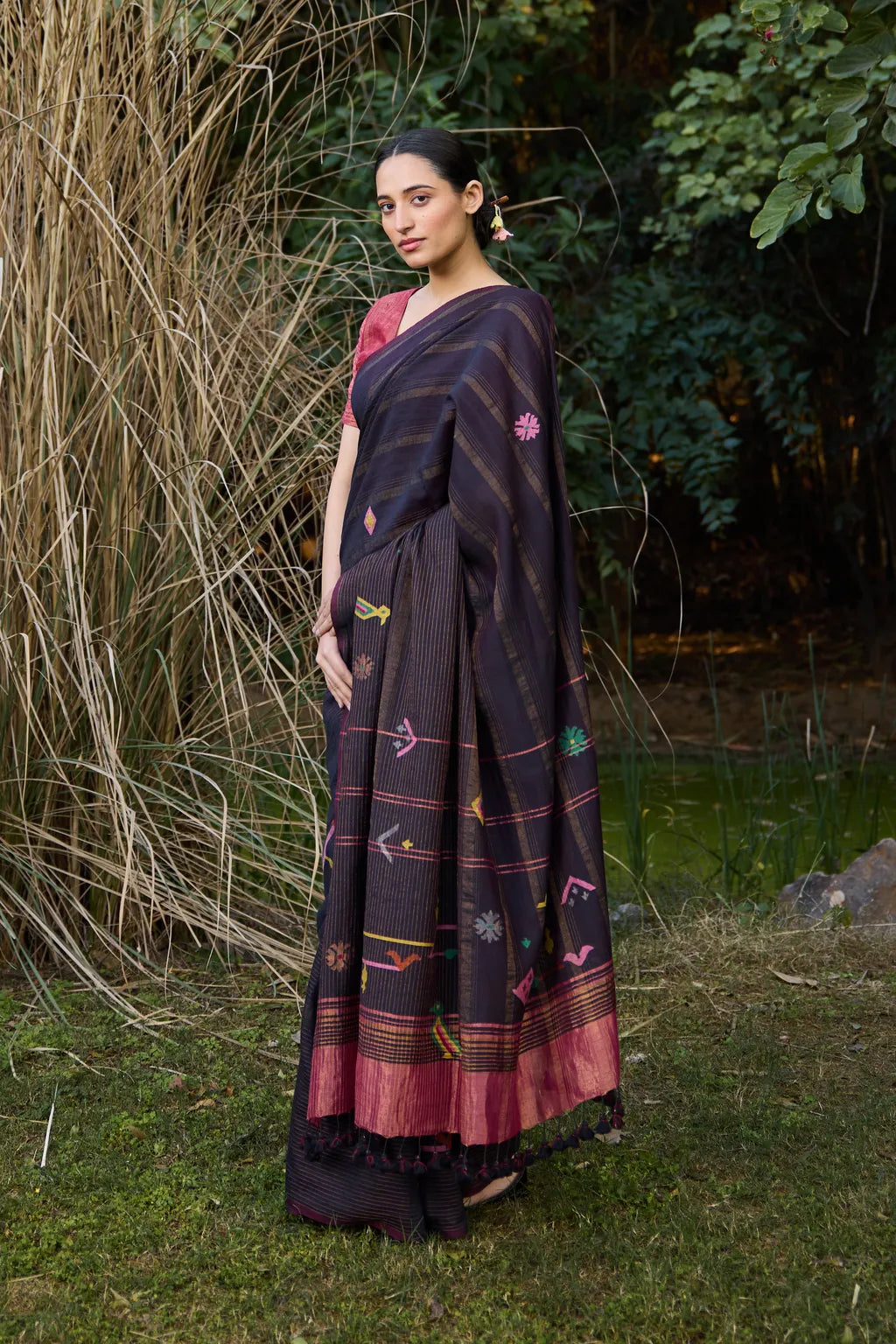 Sarron Kala-001 Saree, black and brown striped silk-cotton Jamdani saree with bird and floral motifs.