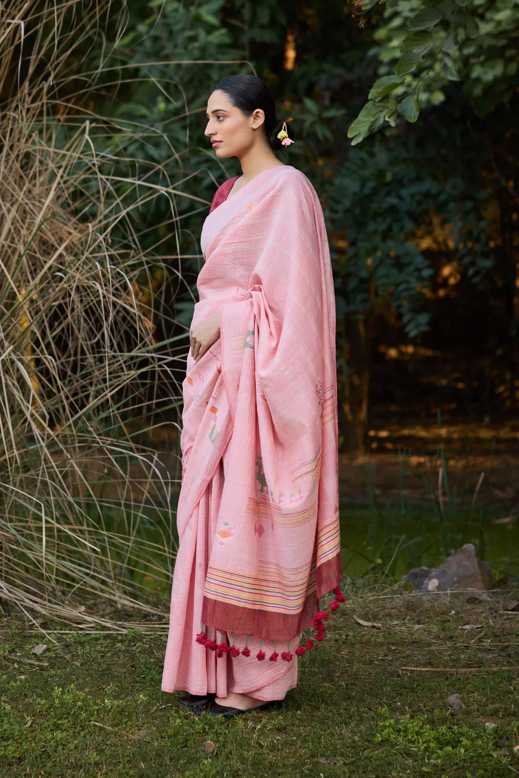 Sarron Laal-002 Saree, white, red and pink striped silk-cotton Jamdani saree with peacock and tiger motifs.