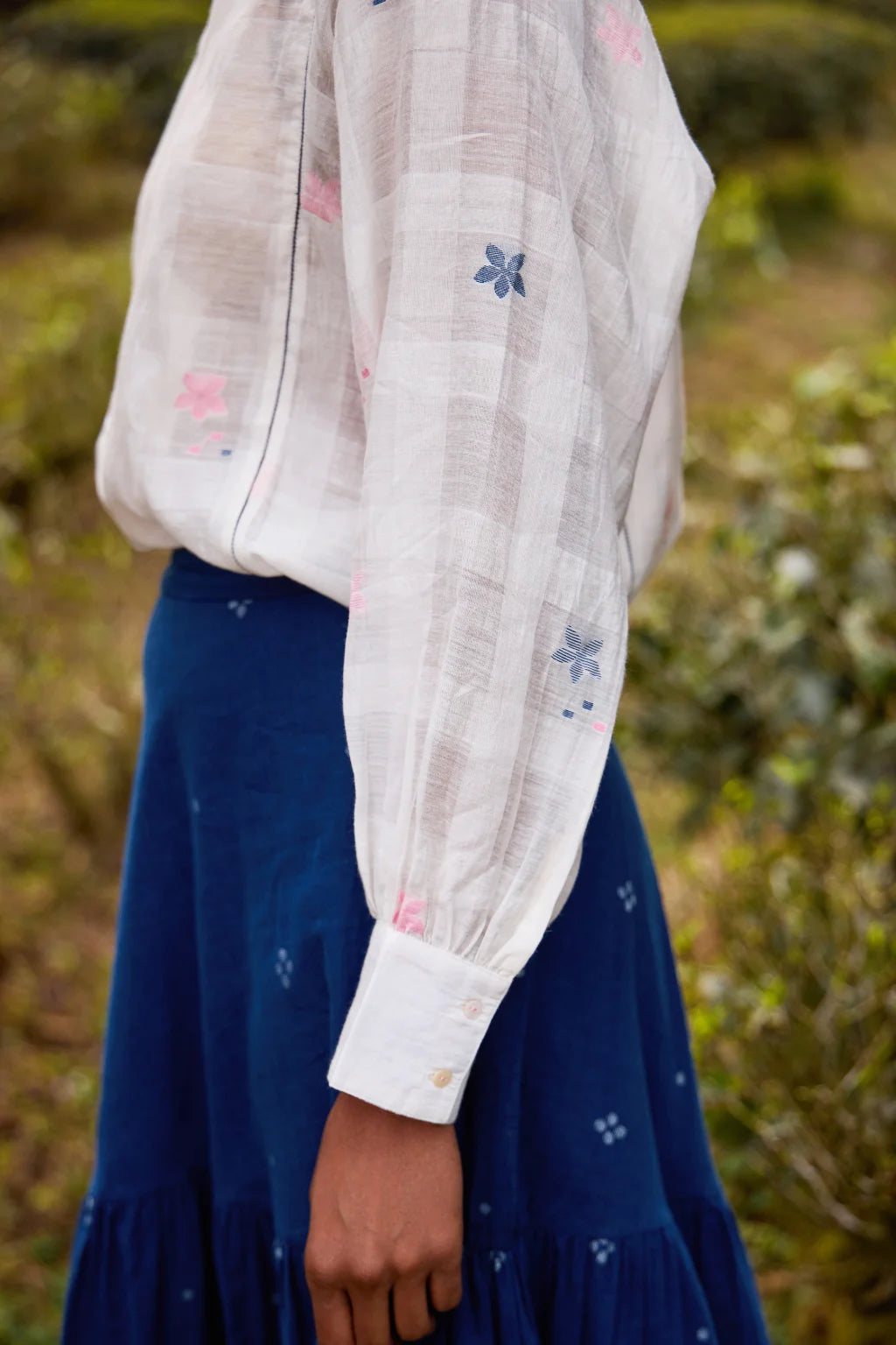 Sarron Phulkoli Set, cotton Jamdani shirt and panelled skirt in white, pink and red with Jamdani borders.