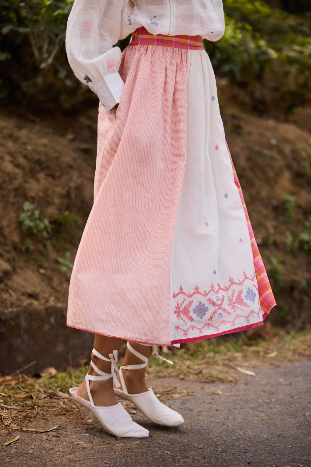Sarron Phulkoli Skirt, panelled cotton Jamdani skirt in white, pink and red with woven Jamdani borders.