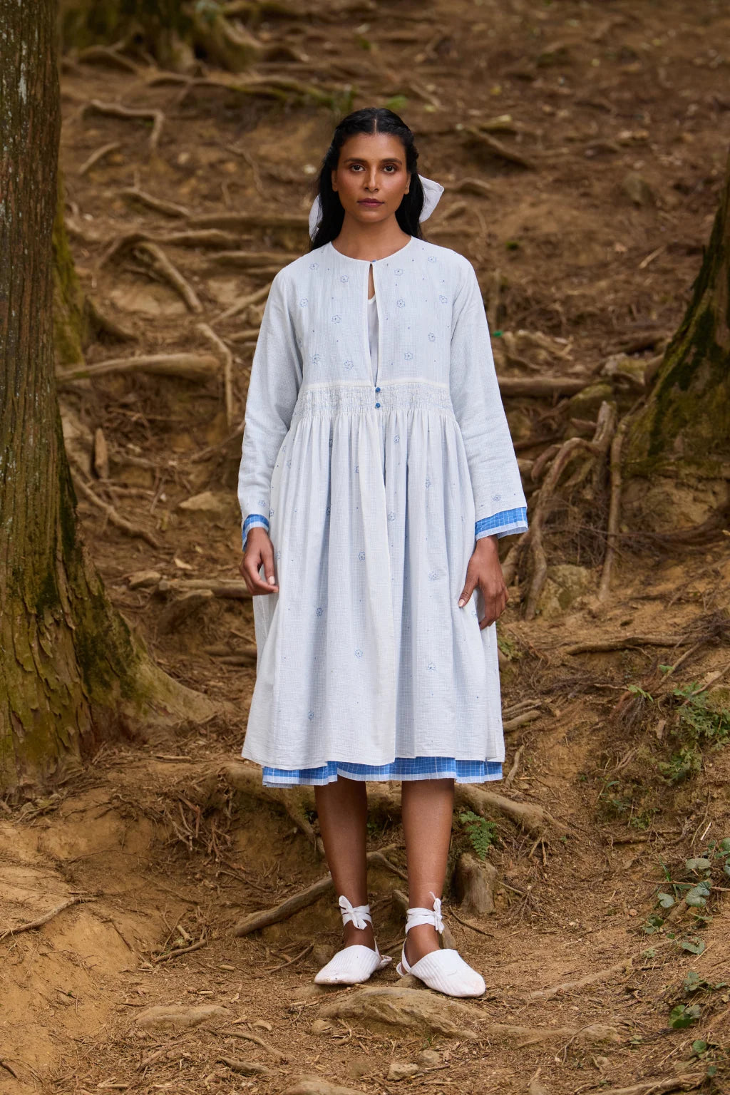 Sarron Sraboni Overlay, reversible blue cotton Jamdani and hand-embroidered handloom cotton overlay.