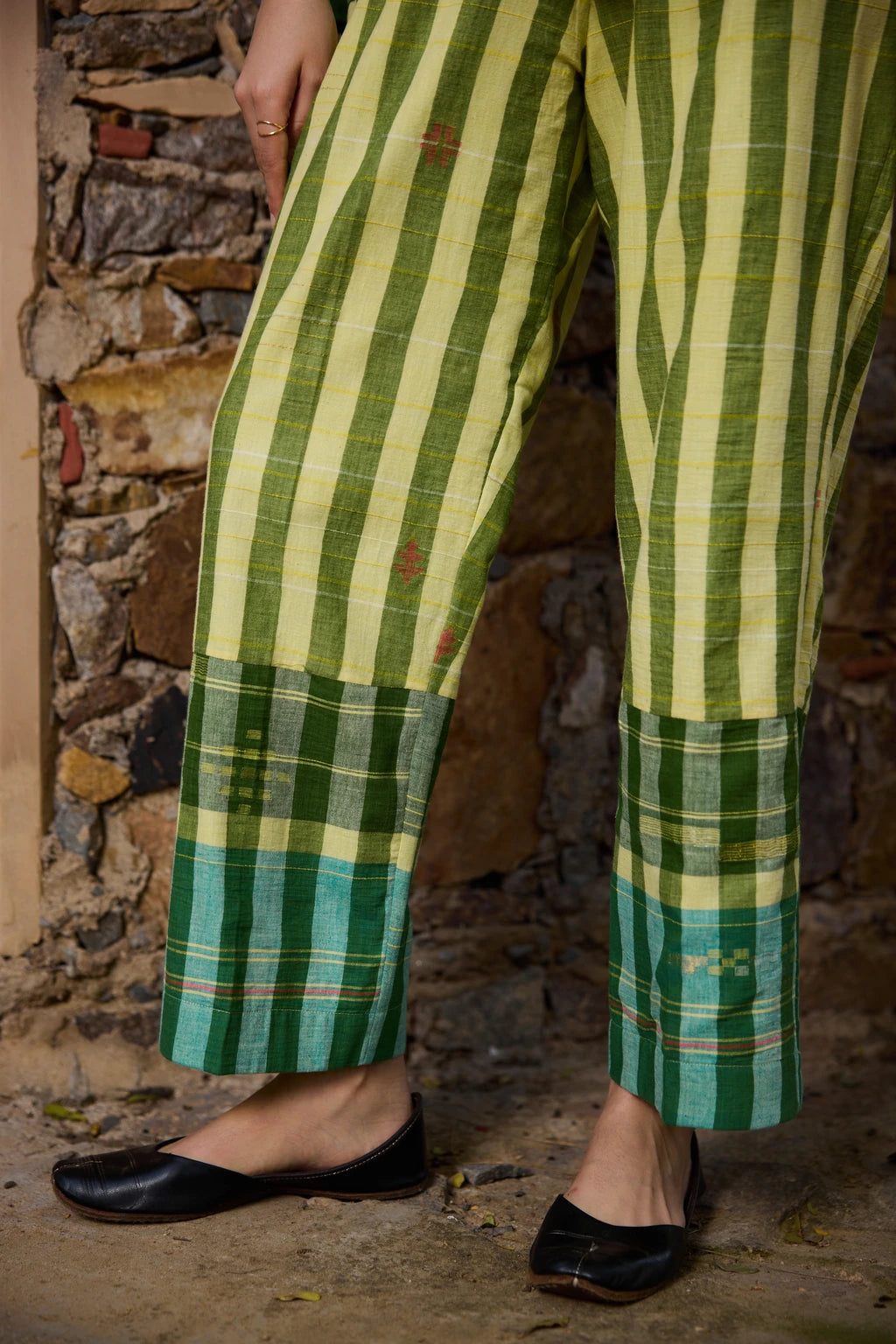 Axa Set — jamdani cotton zari set — fabric detail | Sarron