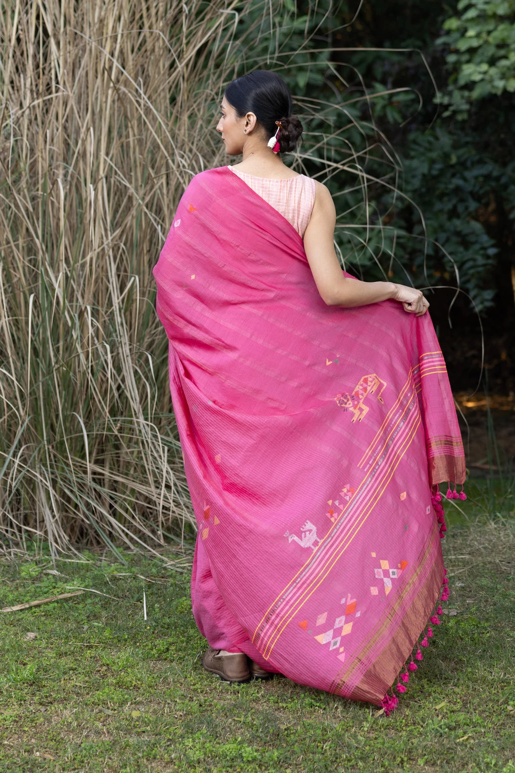 Sarron Gulabi-001 Saree, pink zari-striped silk-cotton Jamdani saree with peacock and tiger motifs.
