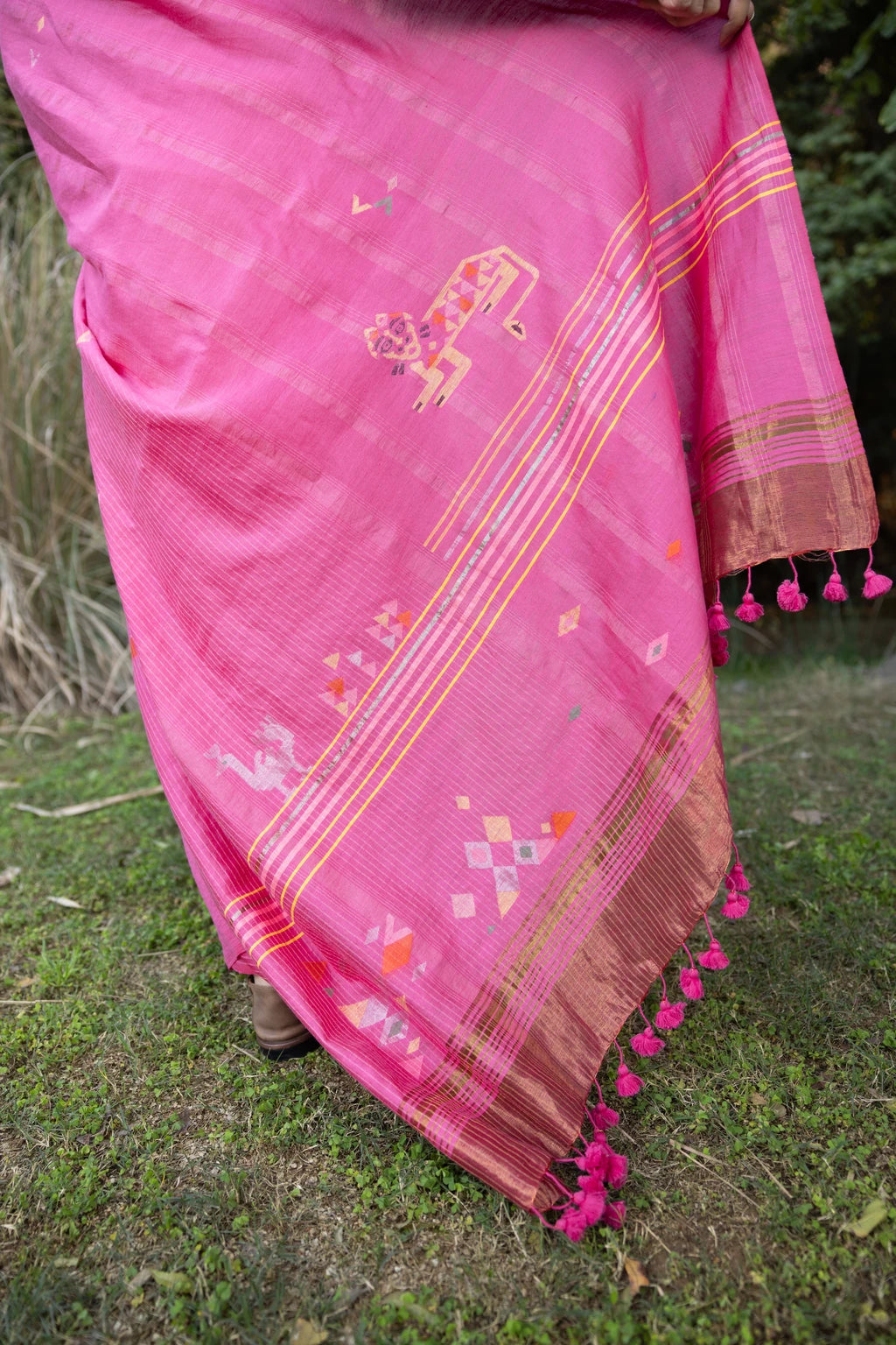 Sarron Gulabi-001 Saree, pink zari-striped silk-cotton Jamdani saree with peacock and tiger motifs.