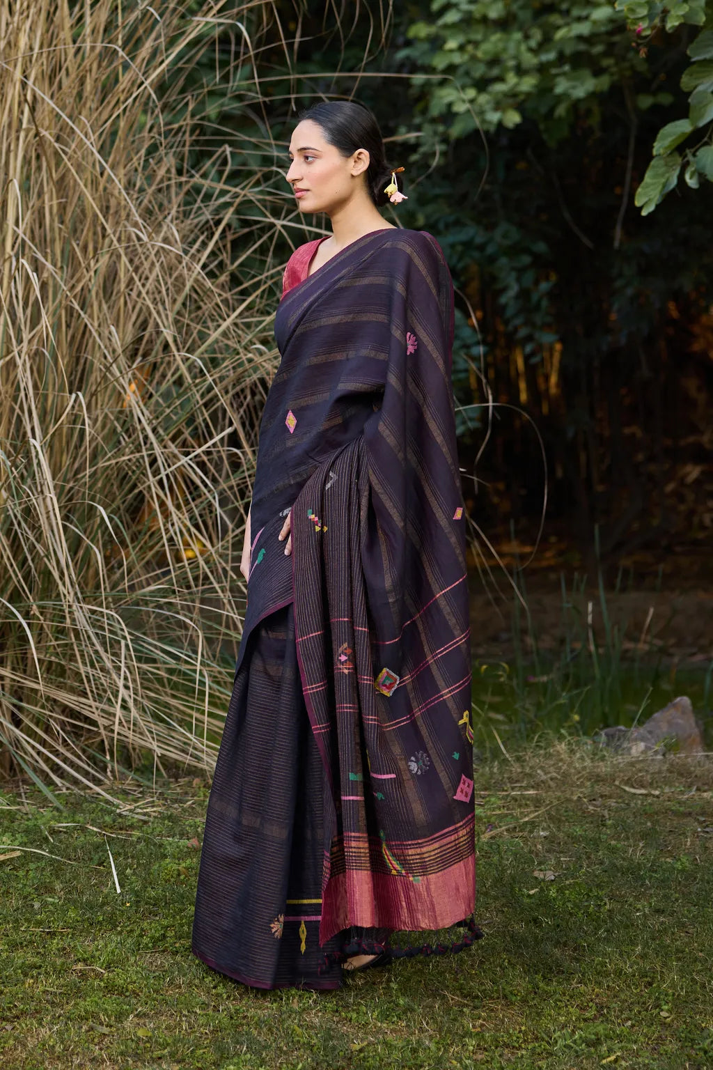 Sarron Kala-001 Saree, black and brown striped silk-cotton Jamdani saree with bird and floral motifs.