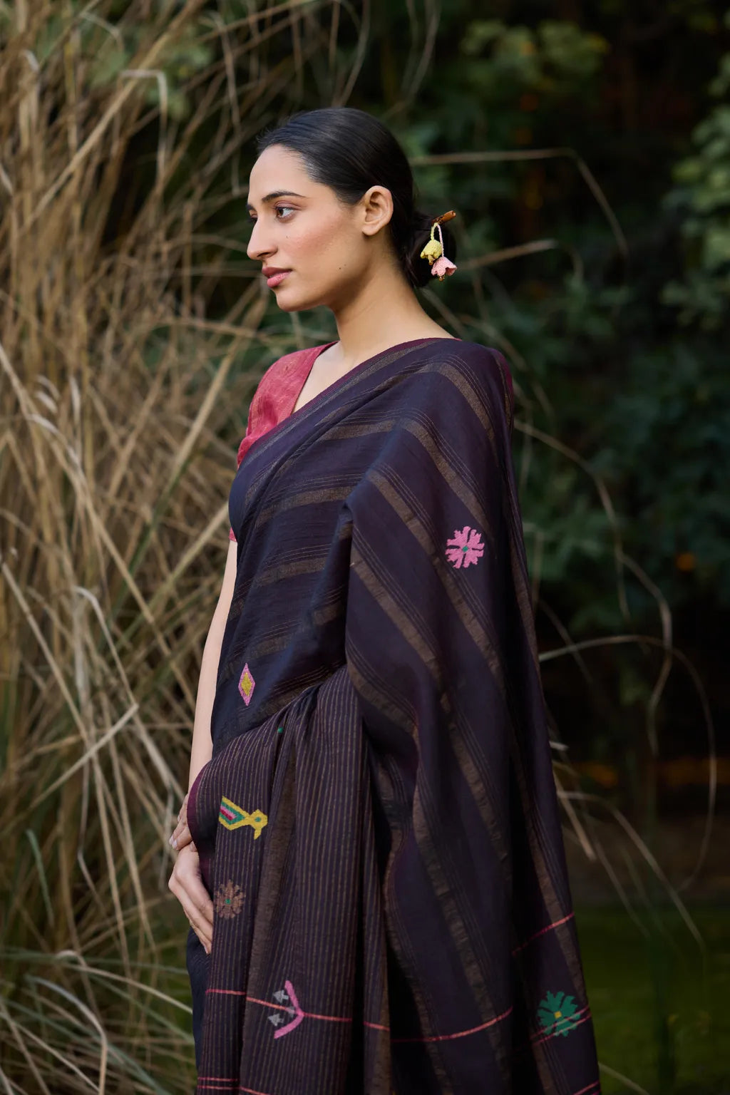 Sarron Kala-001 Saree, black and brown striped silk-cotton Jamdani saree with bird and floral motifs.