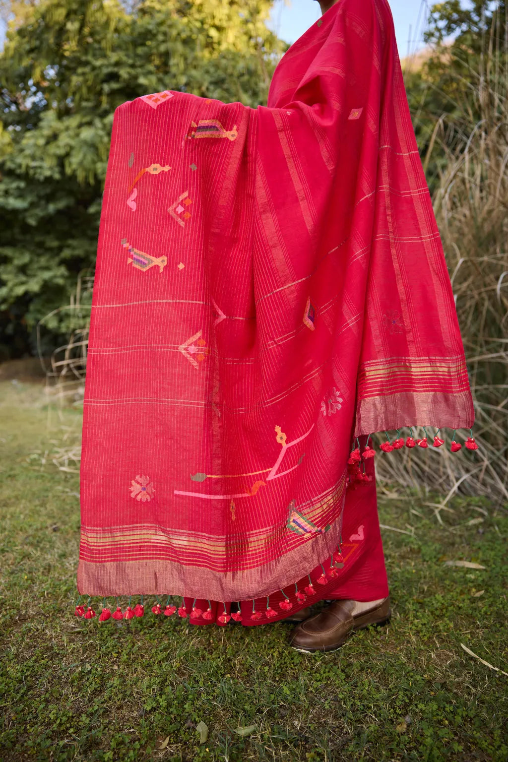 Sarron Laal-001 Saree, bright red striped silk-cotton Jamdani saree with bird and floral motifs.