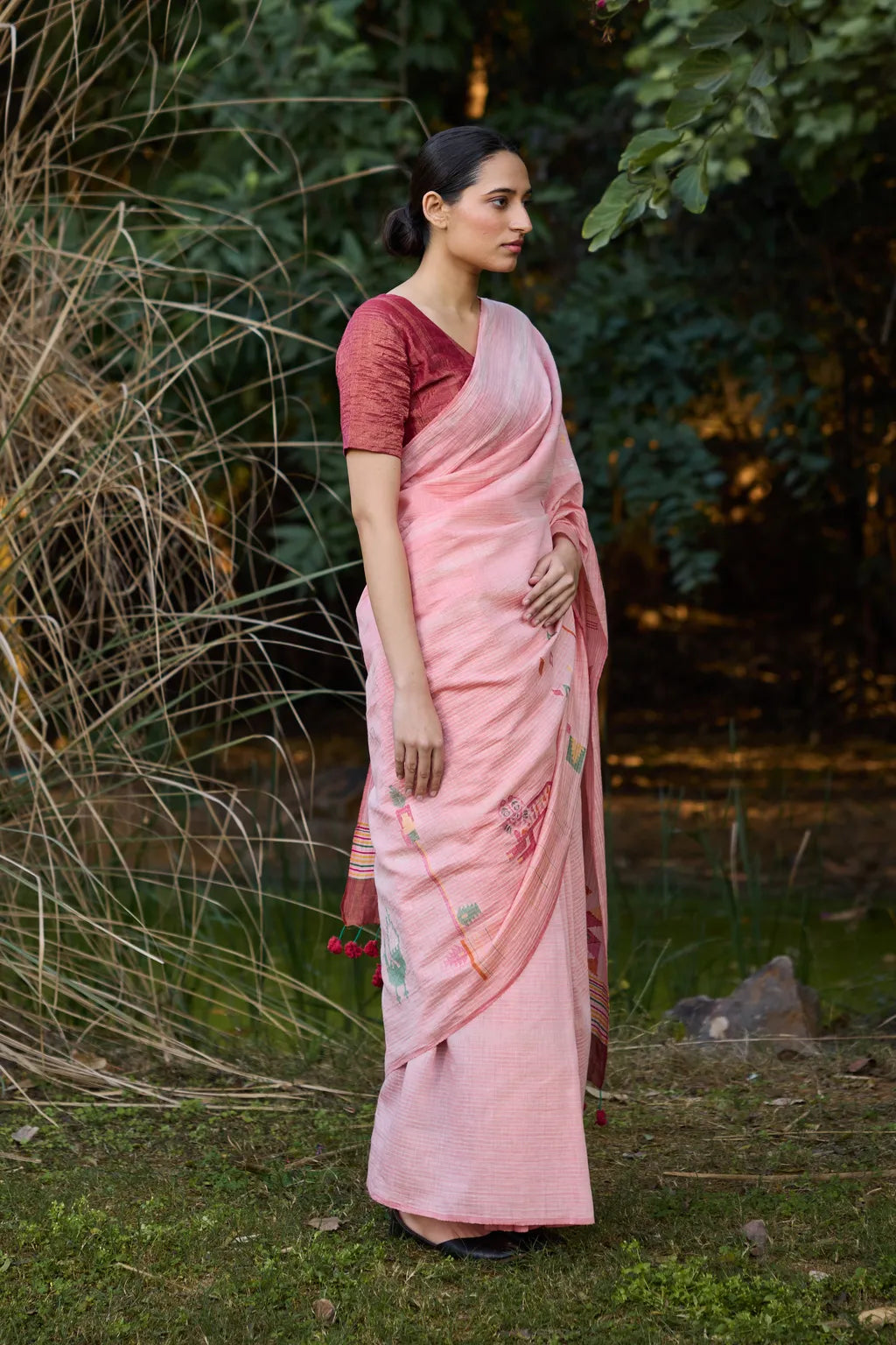 Sarron Laal-002 Saree, white, red and pink striped silk-cotton Jamdani saree with peacock and tiger motifs.