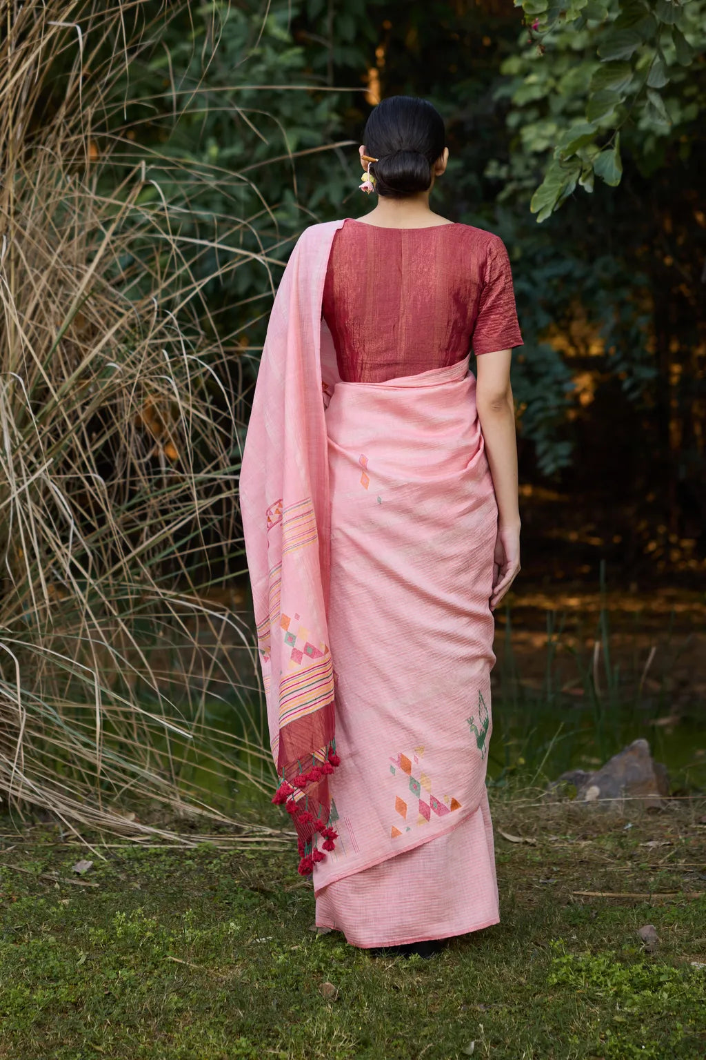 Sarron Laal-002 Saree, white, red and pink striped silk-cotton Jamdani saree with peacock and tiger motifs.
