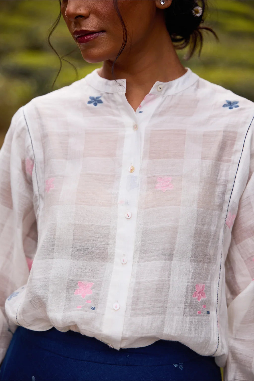 Sarron Phulkoli Set, cotton Jamdani shirt and panelled skirt in white, pink and red with Jamdani borders.