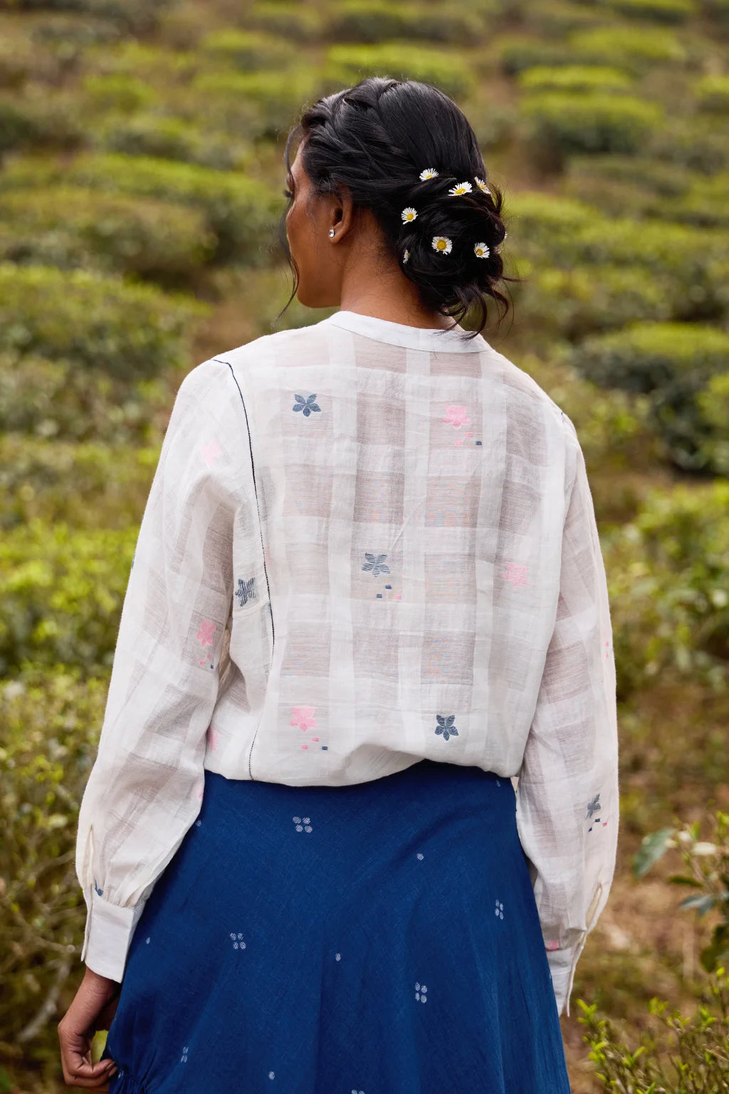 Sarron Phulkoli Set, cotton Jamdani shirt and panelled skirt in white, pink and red with Jamdani borders.