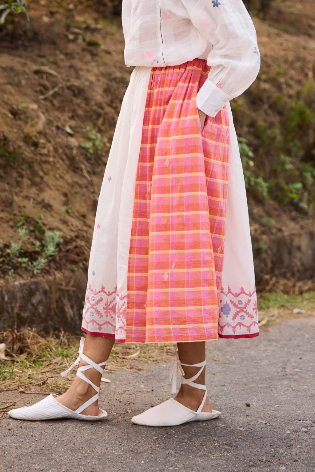 Sarron Phulkoli Skirt, panelled cotton Jamdani skirt in white, pink and red with woven Jamdani borders.