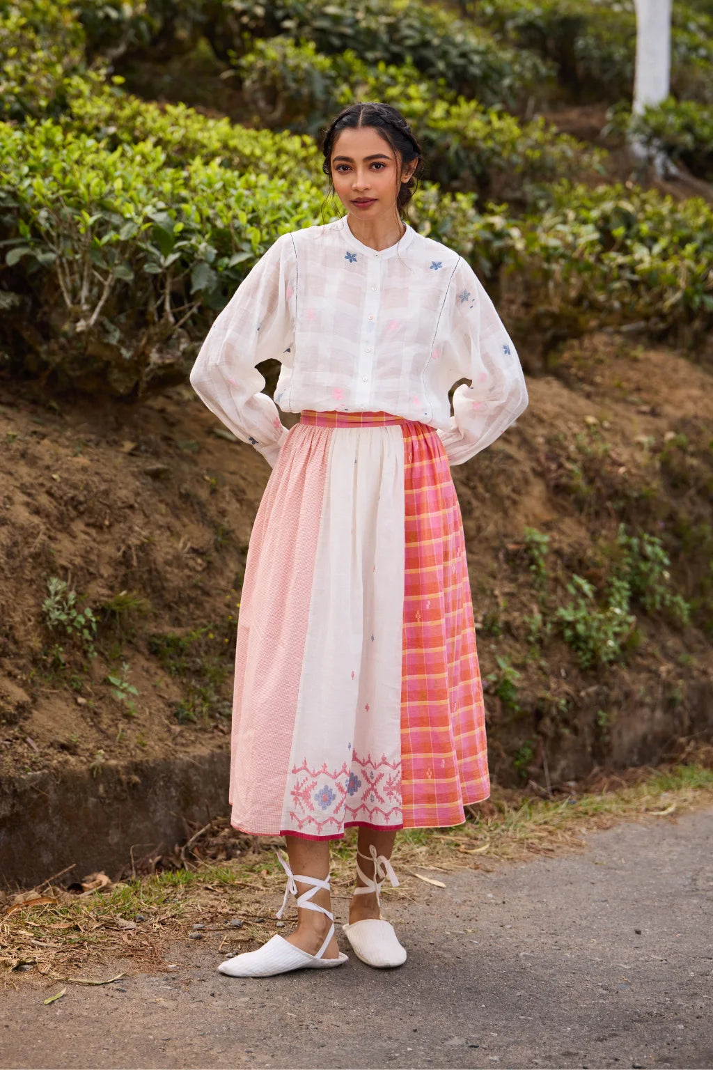 Sarron Phulkoli Skirt, panelled cotton Jamdani skirt in white, pink and red with woven Jamdani borders.