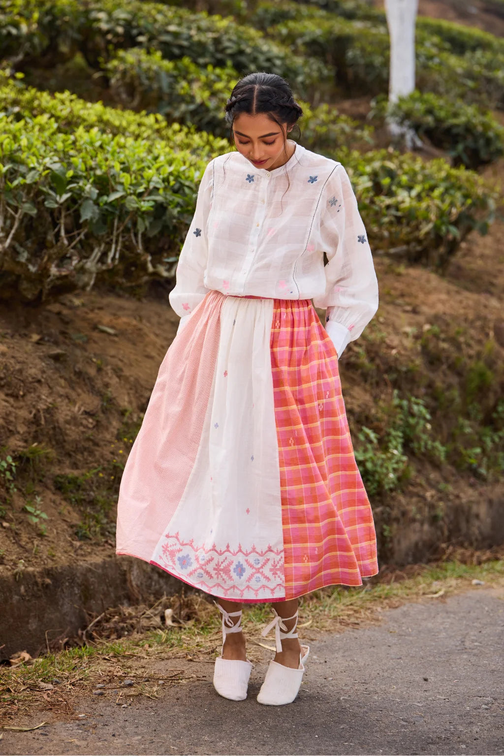 Sarron Phulkoli Skirt, panelled cotton Jamdani skirt in white, pink and red with woven Jamdani borders.