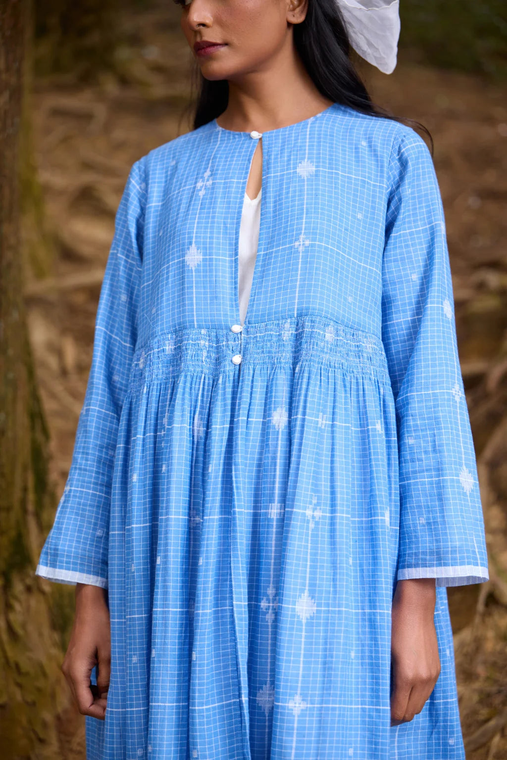 Sarron Sraboni Overlay, reversible blue cotton Jamdani and hand-embroidered handloom cotton overlay.